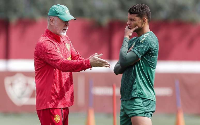 Mano Menezes e Thiago Silva durante sessão de treino no Fluminense