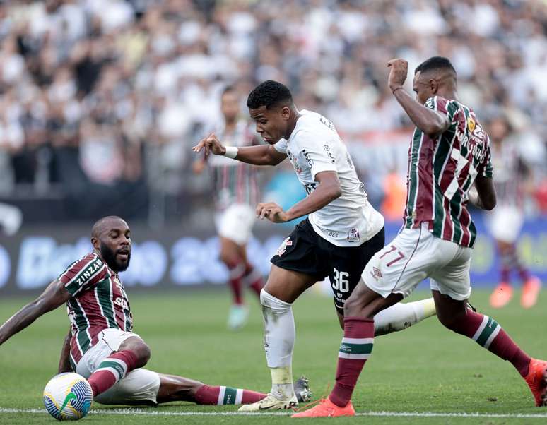 Em jogo de "seis pontos", Corinthians encara o Fluminense buscando atuação e resultado semelhantes ao do primeiro turno do Brasileirão. 