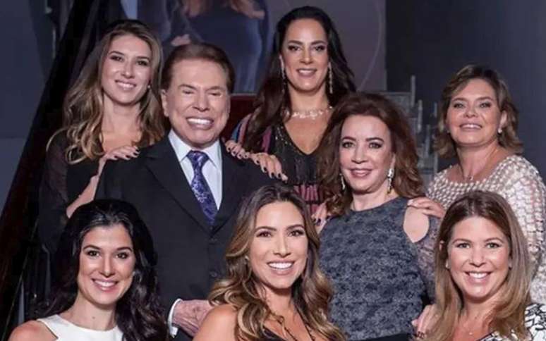 Silvio Santos ao lado da esposa e das filhas antes da morte no último sábado 