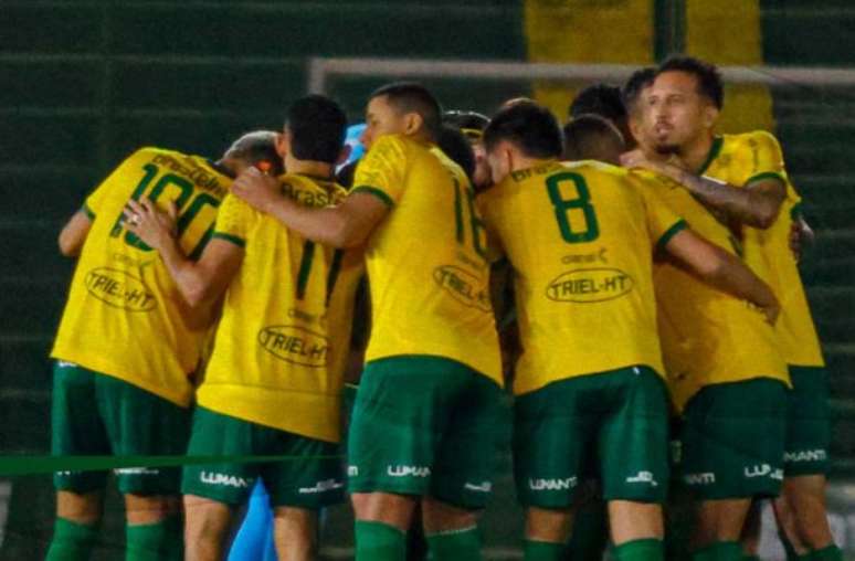 Série C teve vitória do Ypiranga sobre o Sampaio Corrêa, que  garantiu uma vaga nos playoffs –