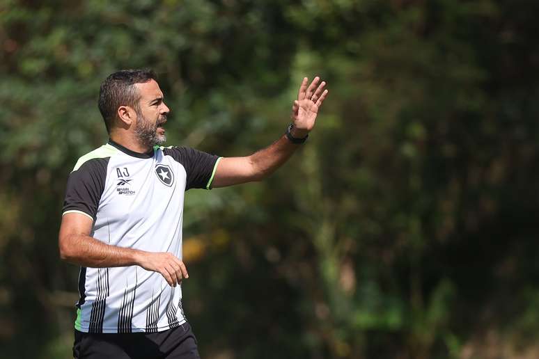 Artur Jorge no treino do Botafogo. 