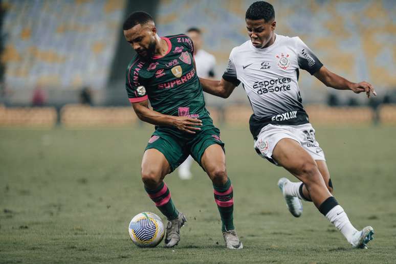 Fluminense e Corinthians lutam para sair da zona de rebaixamento. (FOTO: LUCAS MERÇON / FLUMINENSE F.C.)