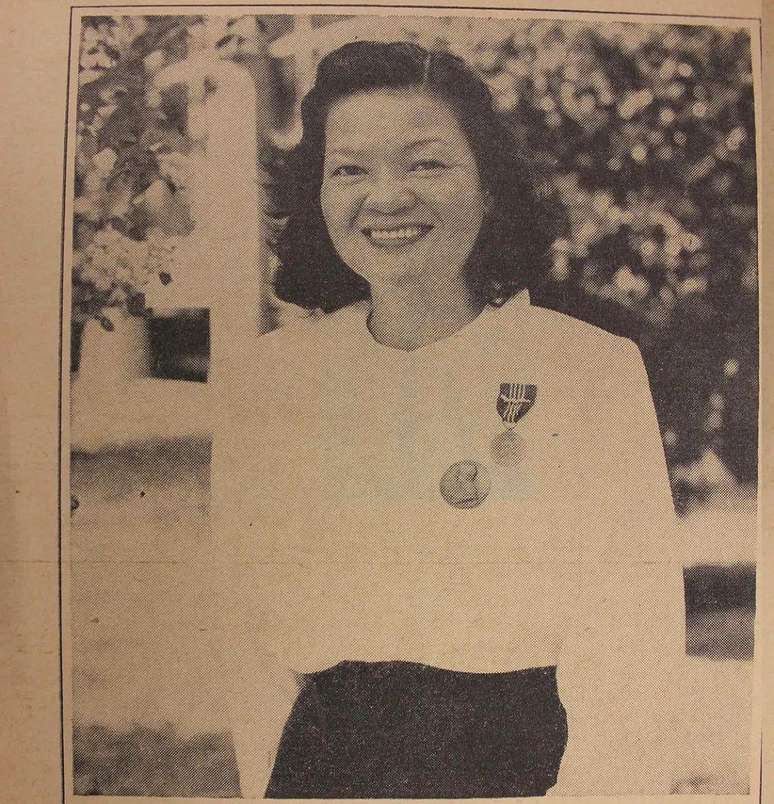 Apesar de receber a Medalha da Liberdade (que ela usa nesta foto), apresentada pelos EUA como a mais alta condecoração para um civil, Guerrero passou 13 anos lutando para ser autorizada a permanecer no país recebendo tratamento, até finalmente se tornar cidadã