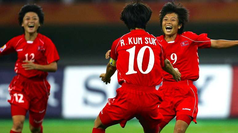 Jogadoras da Coreia do Norte comemorando gol contra a Su&eacute;cia na Copa do Mundo feminina de 2007