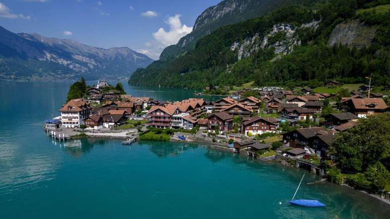 Munições estão enterradas sob o Lago Brienz, nos Alpes Suíços