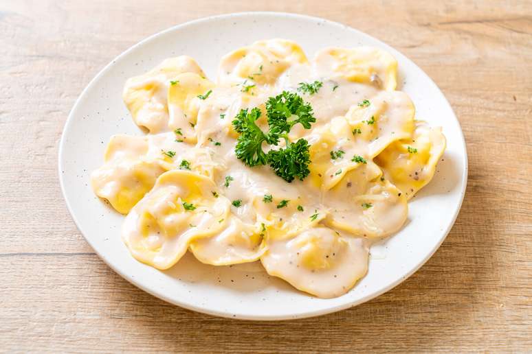 Ravioli ao molho de queijo