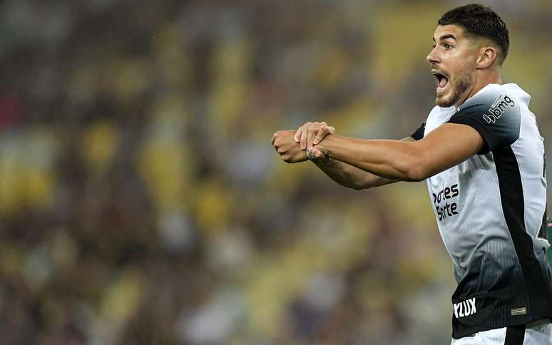 Pedro Raul, jogador do Corinthians, durante partida contra o Fluminense no Maracanã pelo Campeonato Brasileiro A 2024.