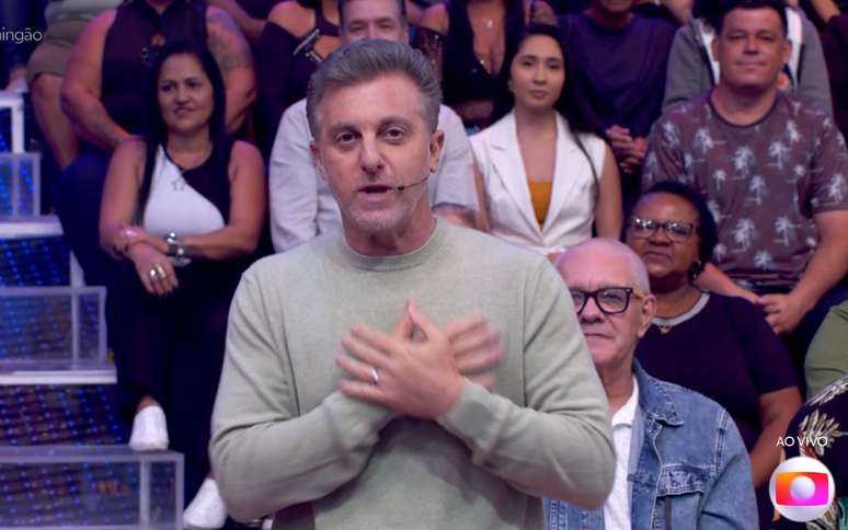 Luciano Huck faz homenagem surpreendente para Silvio Santos no Domingão 