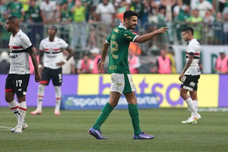 Flaco López protagonizou boa tarde no Choque-Rei, com posicionamento perfeito de 'camisa 9'.