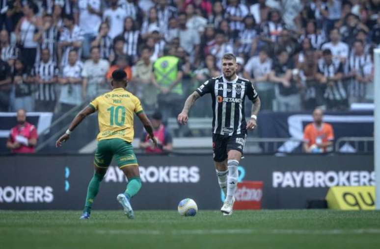 Jogadores do Atlético reclamaram das condições do gramado da Arena MRV –