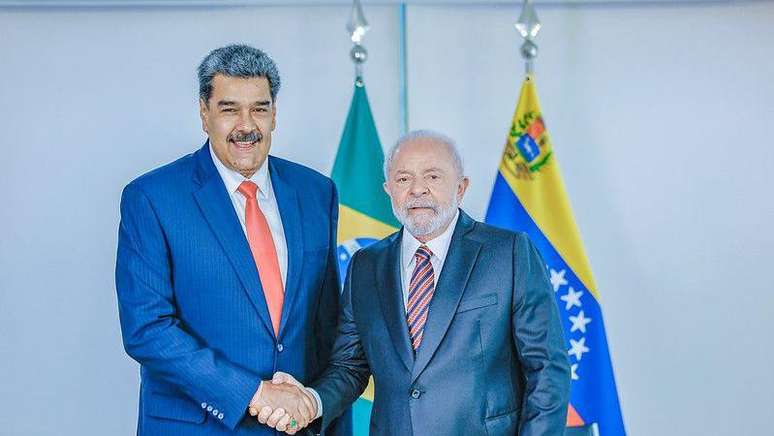 Quando recebeu Maduro no Brasil, Lula disse que parte das críticas contra a Venezuela eram uma 'narrativa'