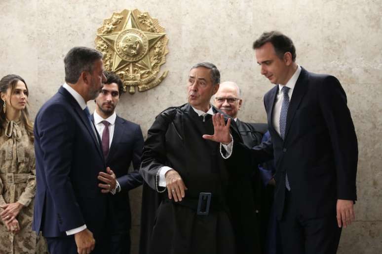 Arthur Lira, presidente da Câmara; Luís Roberto Barroso, presidente do STF; e Rodrigo Pacheco, presidente do Senado