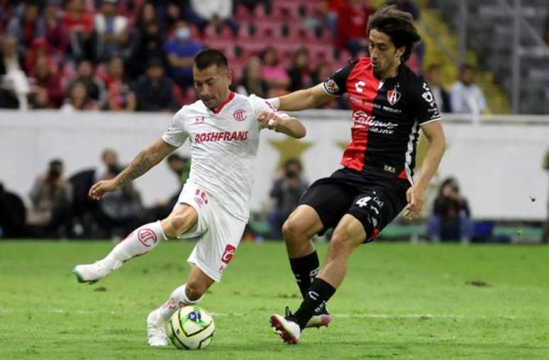 Jean Meneses em ação com a camisa do Toluca, do México -