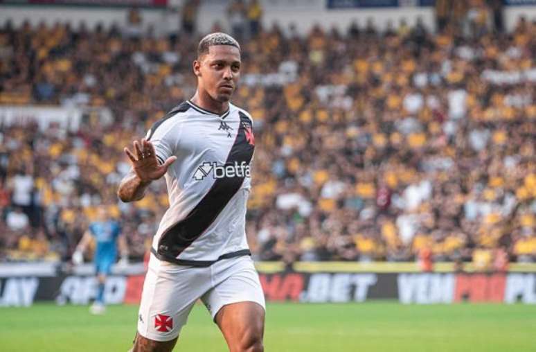 David marcou um belo gol pelo Vasco, no empate com o Criciúma –