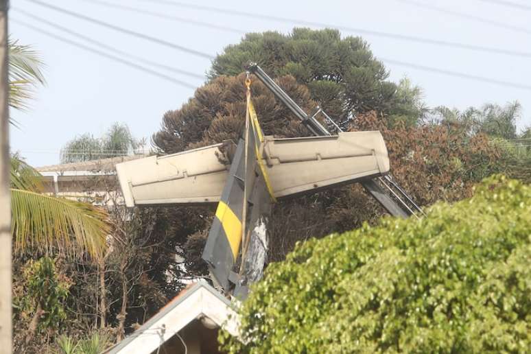 Avião da Voepass com 62 pessoas a bordo caiu em área residencial de Vinhedo, no interior de São Paulo.