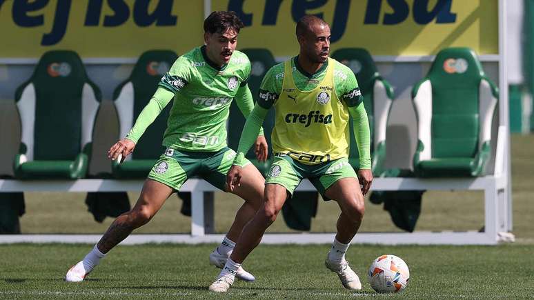 Mayke (à direita) pode ser o reforço caseiro do Palmeiras contra o Botafogo –