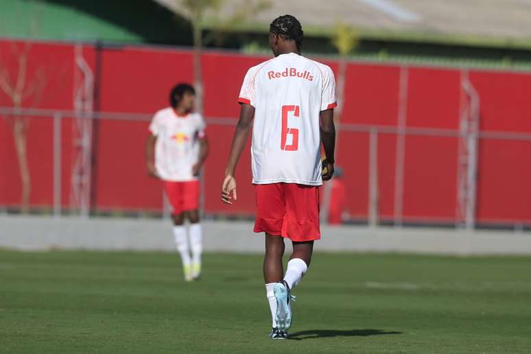 Jackson, jogador do time sub-20 do Red Bull Bragantino. 