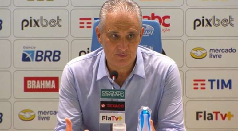 Tite n&atilde;o justifica escolha por Victor Hugo em goleada sofrida pelo Flamengo &ndash;