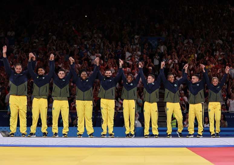 Equipe mista do judô brasileiro na conquista do bronze 