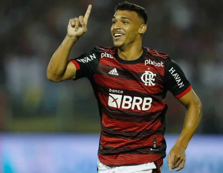 Pouco utilizado por Tite, Victor Hugo substitui Arrascaeta e vai mal em derrota &ndash;