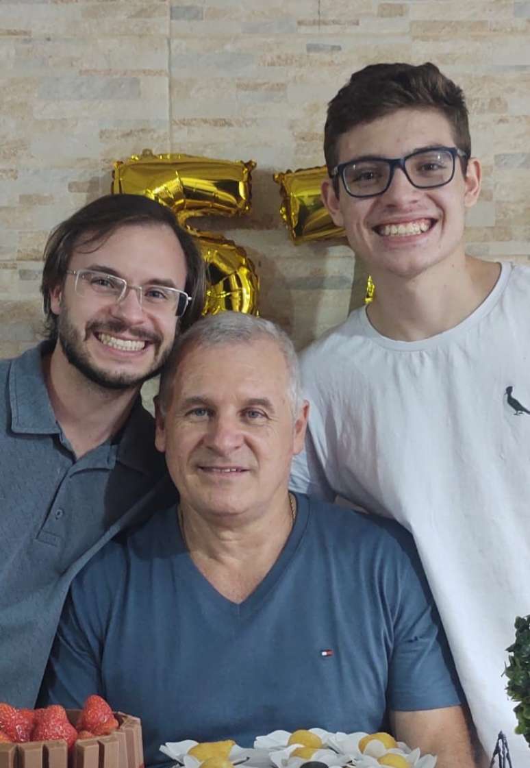 Luís Henrique, 33, Orildes, 59, e o caçula Gustavo, 19