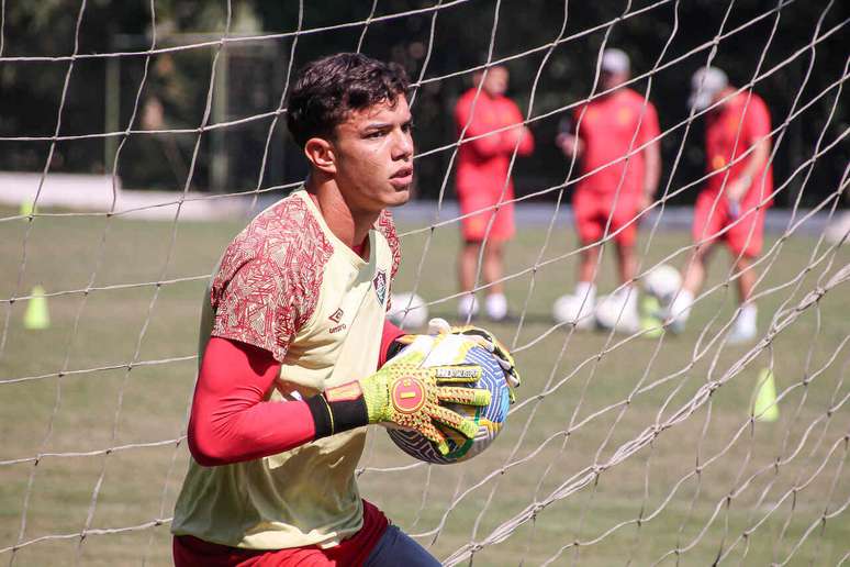 Goleiro Kevyn Vinícius em ação em treino do Fluminense Sub-20 –