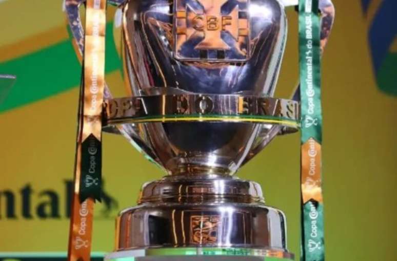 O cobiçado troféu da Copa do Brasil: competição é, atualmente, a que paga o maior valor ao vencedor no país –