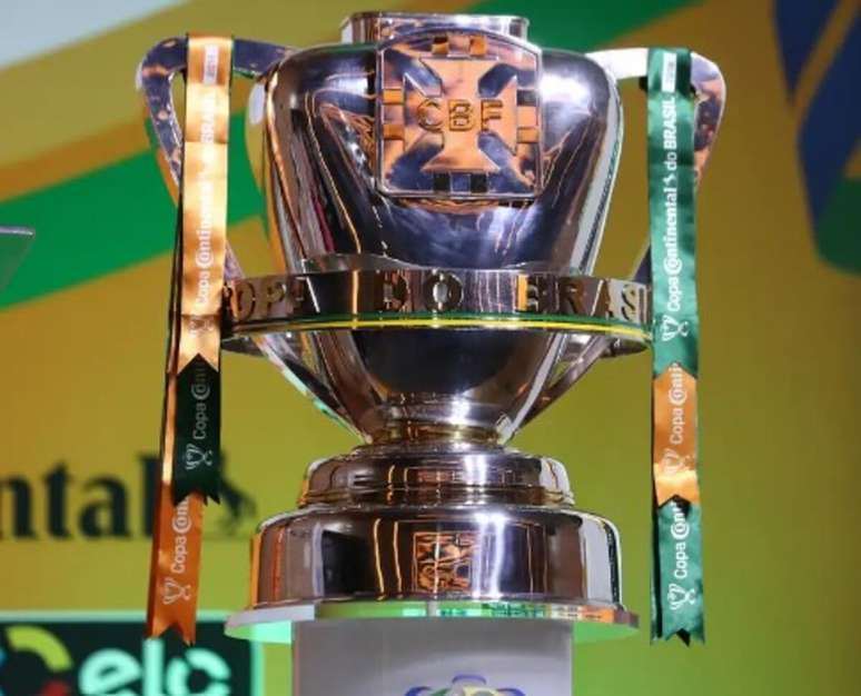 O cobiçado troféu da Copa do Brasil: competição é, atualmente, a que paga o maior valor ao vencedor no país –