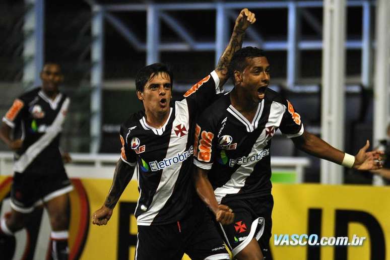 Elton (dir.) comemora gol que colocou o Vasco na semifinal da Copa do Brasil 2011 –