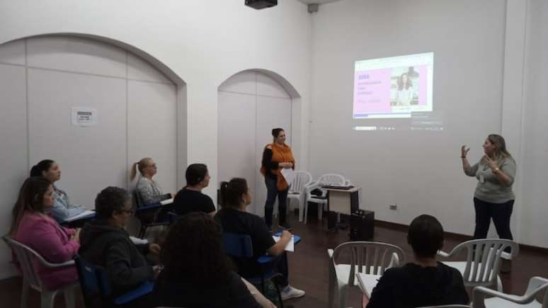 Programa da Ambev tem formação e ensino como um dos pilares. Na foto, alunas do Bora Empreender com Comida