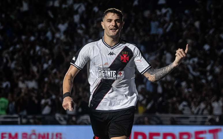 Vegetti celebra gol pelo Vasco