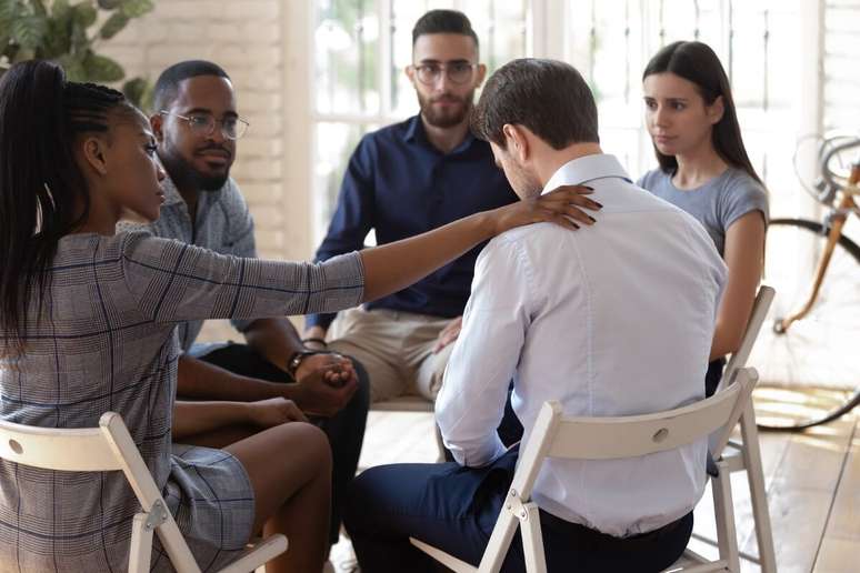 O apoio da comunidade de fãs é importante para superar a perda de um ídolo 