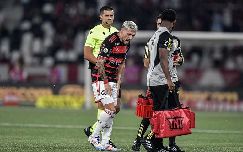 Arrascaeta, jogador do Flamengo, durante partida contra o Botafogo, no Nilton Santos, pelo Campeonato Brasileiro A 2024.