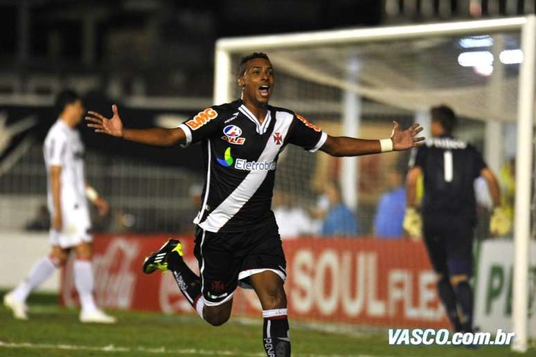 De cabeça, Elton marcou gol salvador para o Vasco contra o Furacão –