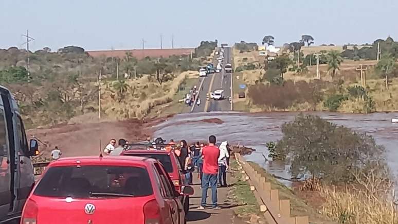 A barragem da represa do condomínio de luxo Nasa Park, entre Campo Grande e Jaraguari, em Mato Grosso do Sul, se rompeu na manhã desta terça-feira, 20. 