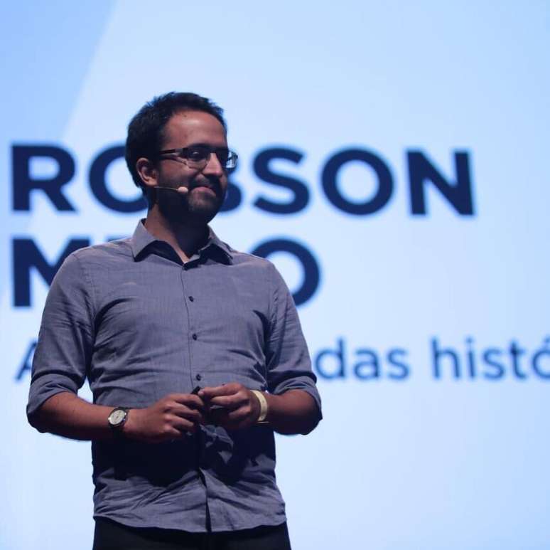 Robson Melo palestra sobre Estante Mágica no TedXRio