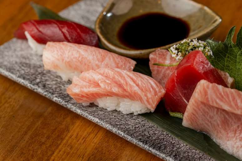 Sushis e sashimis de atum bluefin do restaurante Kitchin