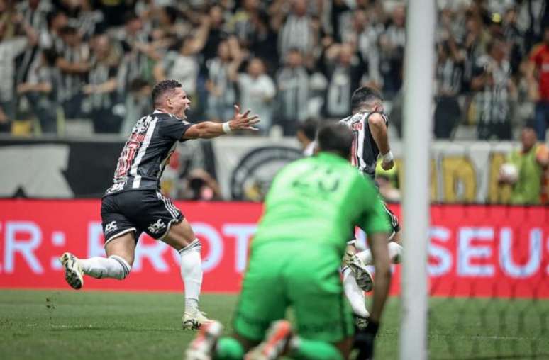 Battaglia marca o gol da classificação do Atlético na Libertadores –