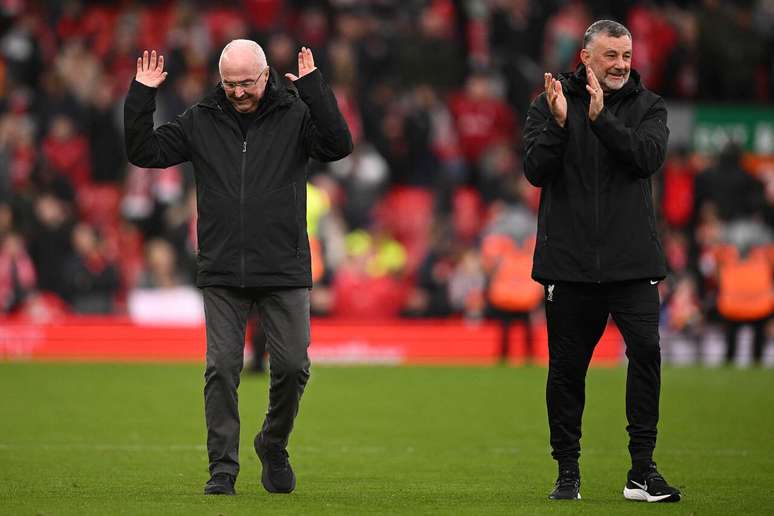 Eriksson é aplaudido em Anfield e finalmente realizou o sonho de treinar o Liverpool –