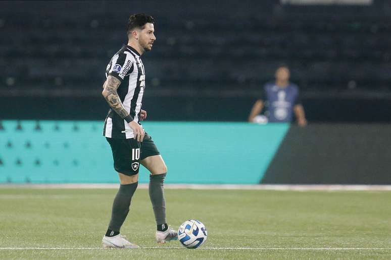 Botafogo encaminha empréstimo de Gustavo Sauer –