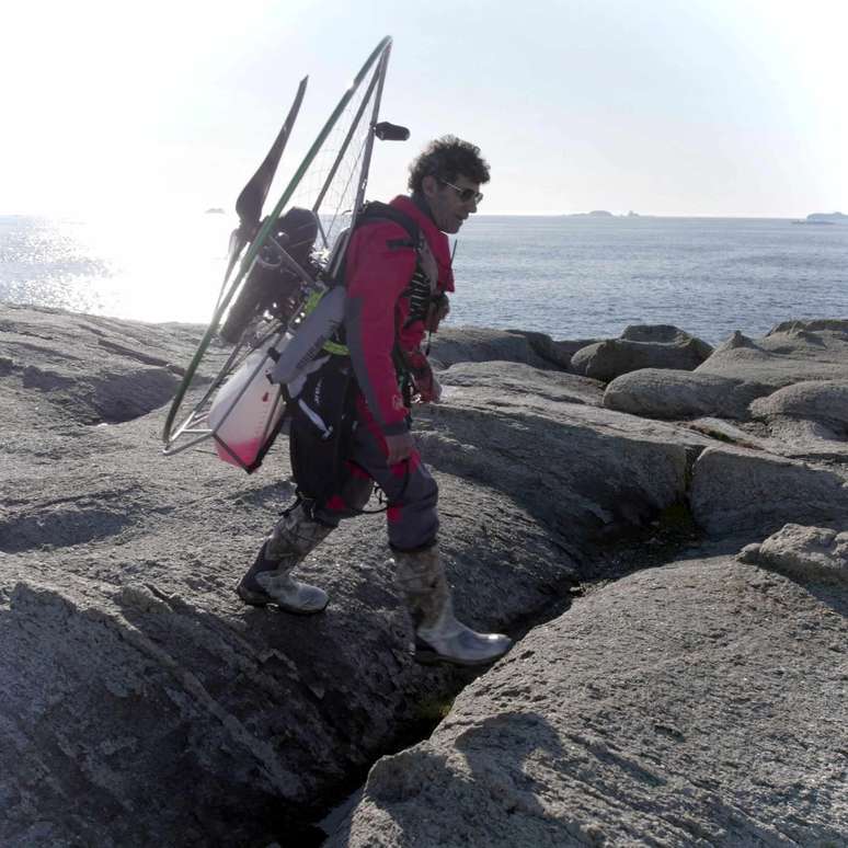 Sylvestre com seu paramotor, na Groenlândia 