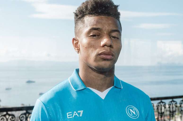 David Neres anunciado pelo Napoli –