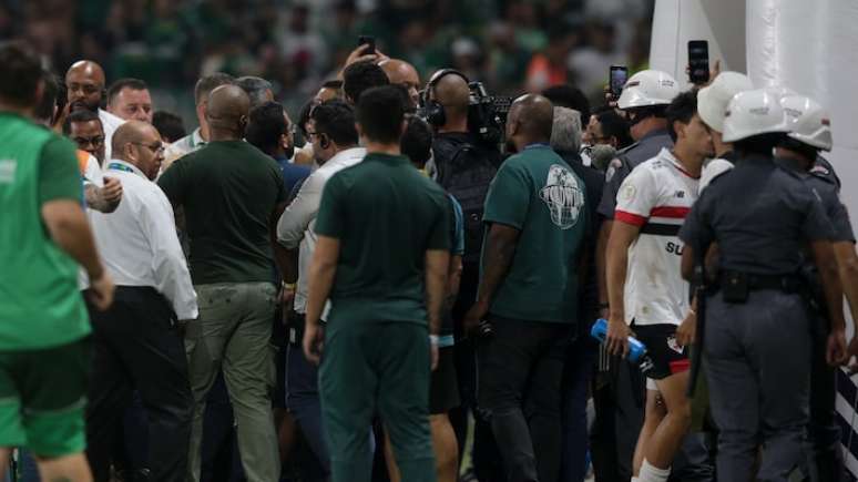 São Paulo e Palmeiras protagonizaram clássico repleto de confusões no Brasileirão.