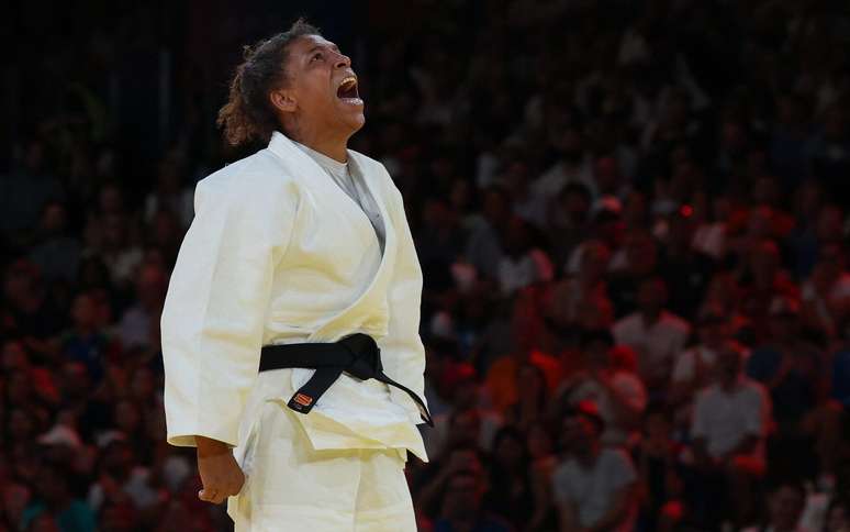 Rafaela Silva ao vencer o bronze por equipes nas Olimpíadas