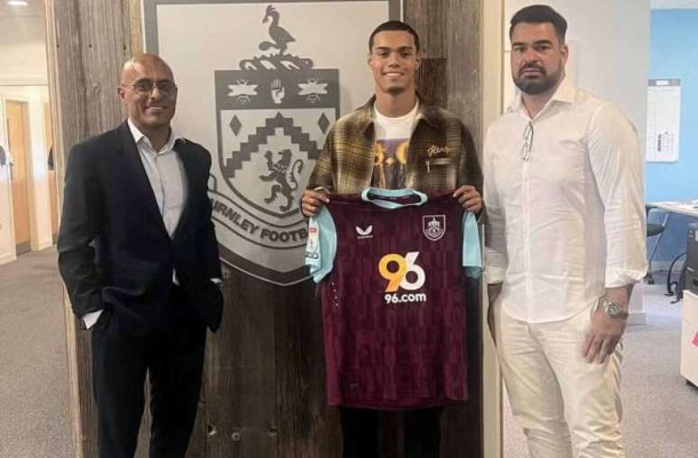 João Mendes em apresentação no Burnley –