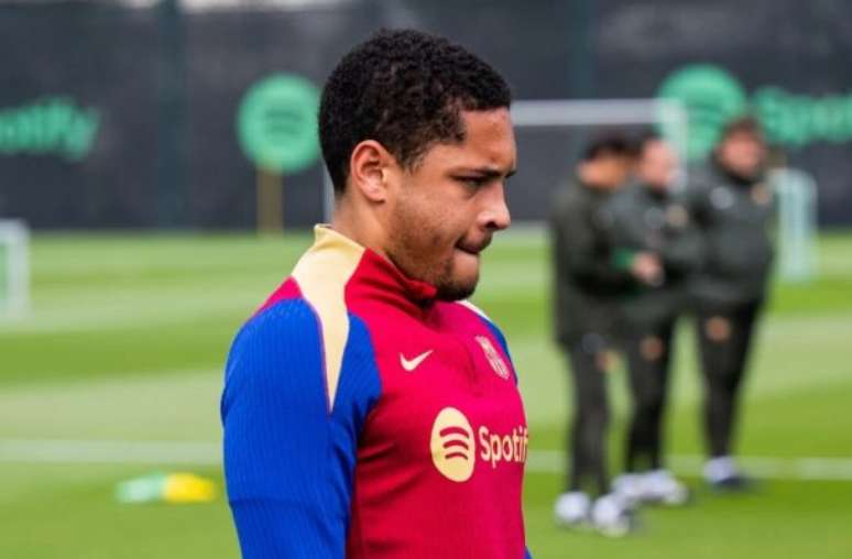 Vitor Roque pretende permanecer no futebol espanhol nesta temporada  –