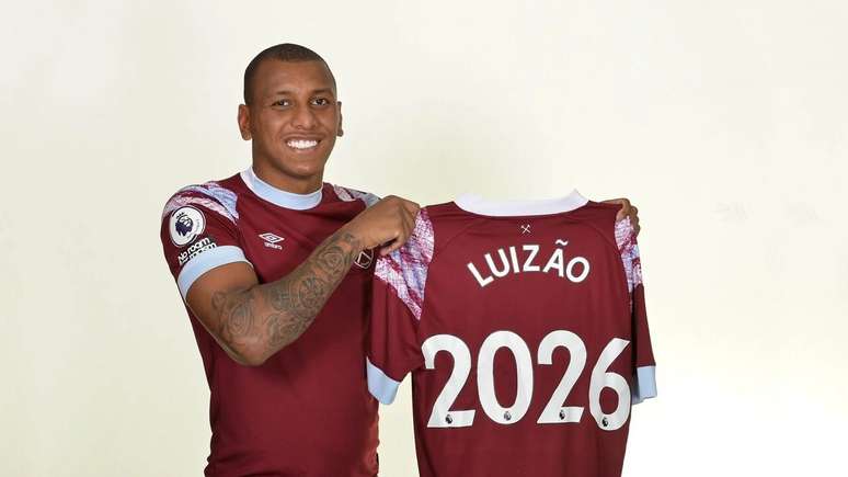 Apresentação de Luizão no West Ham, em 2023 –