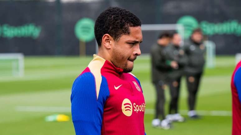 Vitor Roque pretende permanecer no futebol espanhol nesta temporada  –