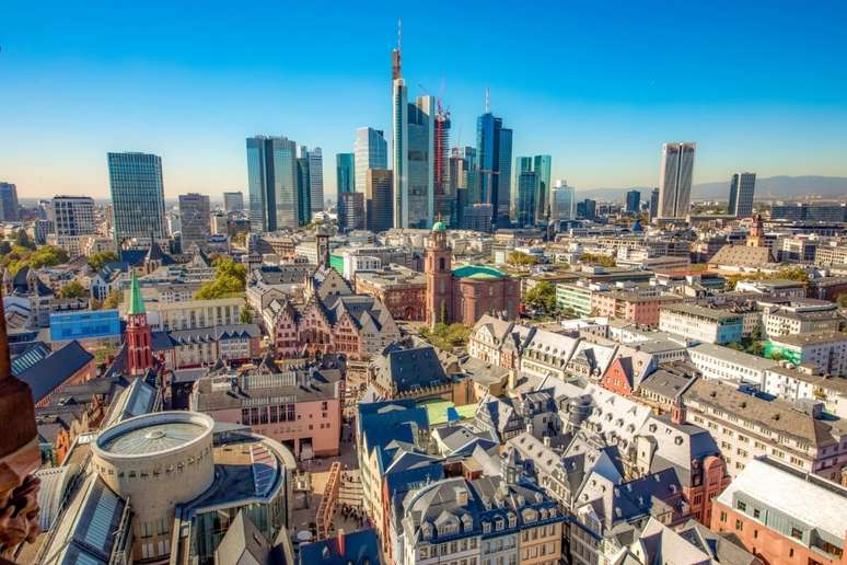 Frankfurt é uma cidade rica em cultura, arquitetura e estilo de vida dinâmico