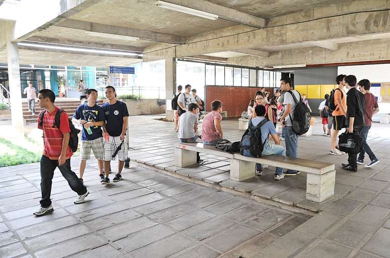 Pouco mais de 65% dos ingressantes na USP em 2024 são brancos, como na Escola Politécnica, de engenharias.